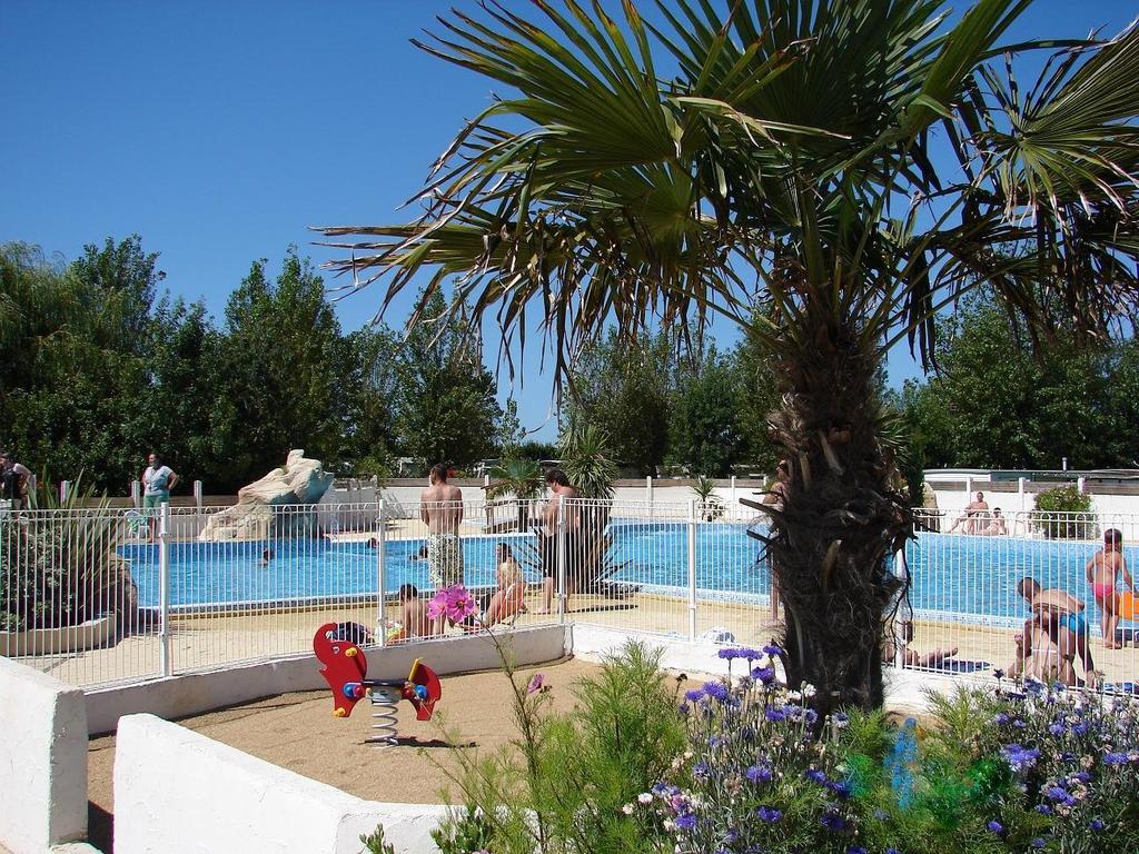 Camping Phare Ouest Saint-Denis-d'Oleron Exterior photo